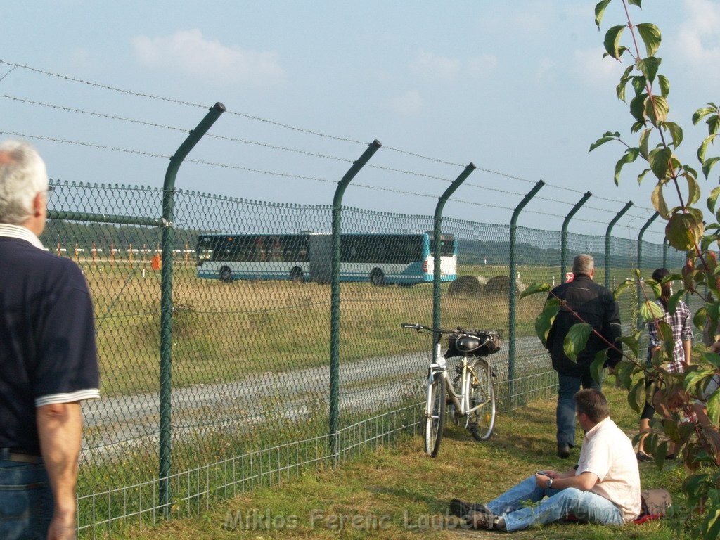 Warten auf den Airbus 380 Koeln Bonn P252.JPG